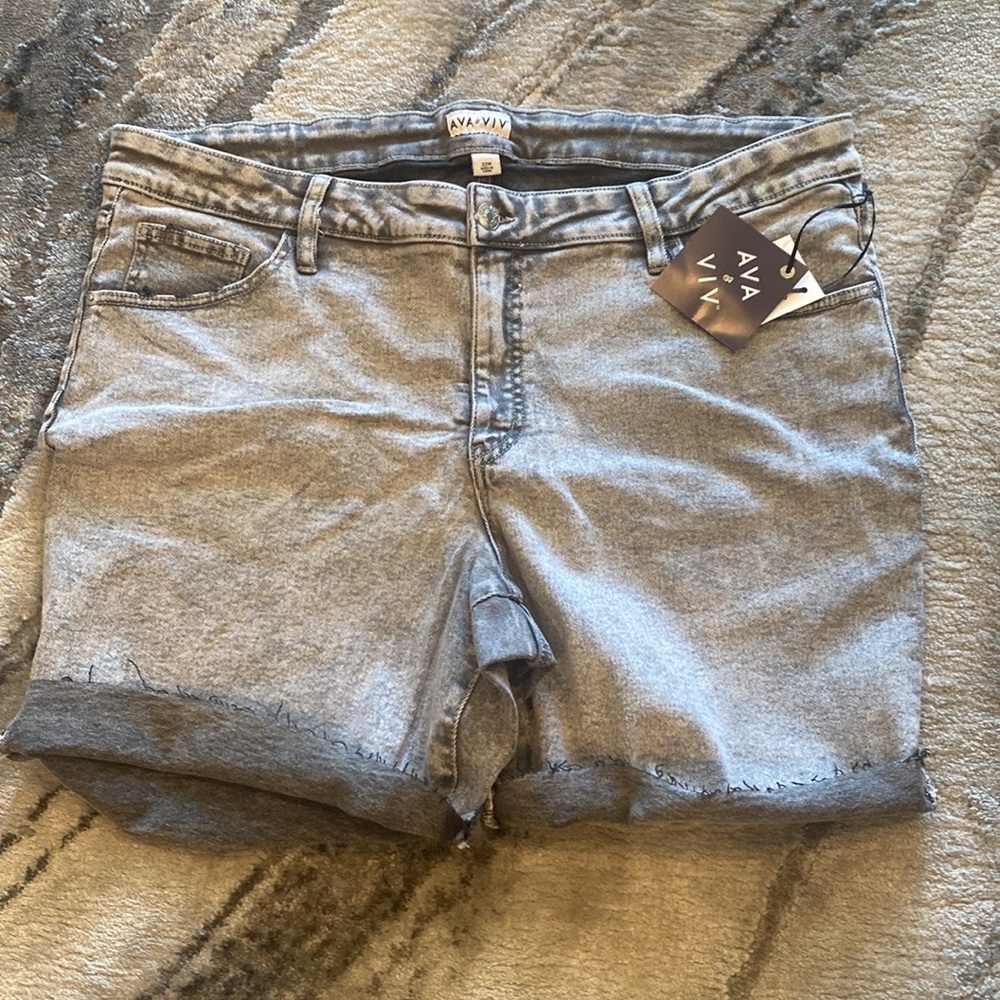 NWT AVA & VIV Women’s  raw edge Gray Acid Wash shorts multiple sizes 18W to 22W